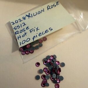 Swarovski • Color: Rose, 2028 XILION Rose Hotfix Rhinestones